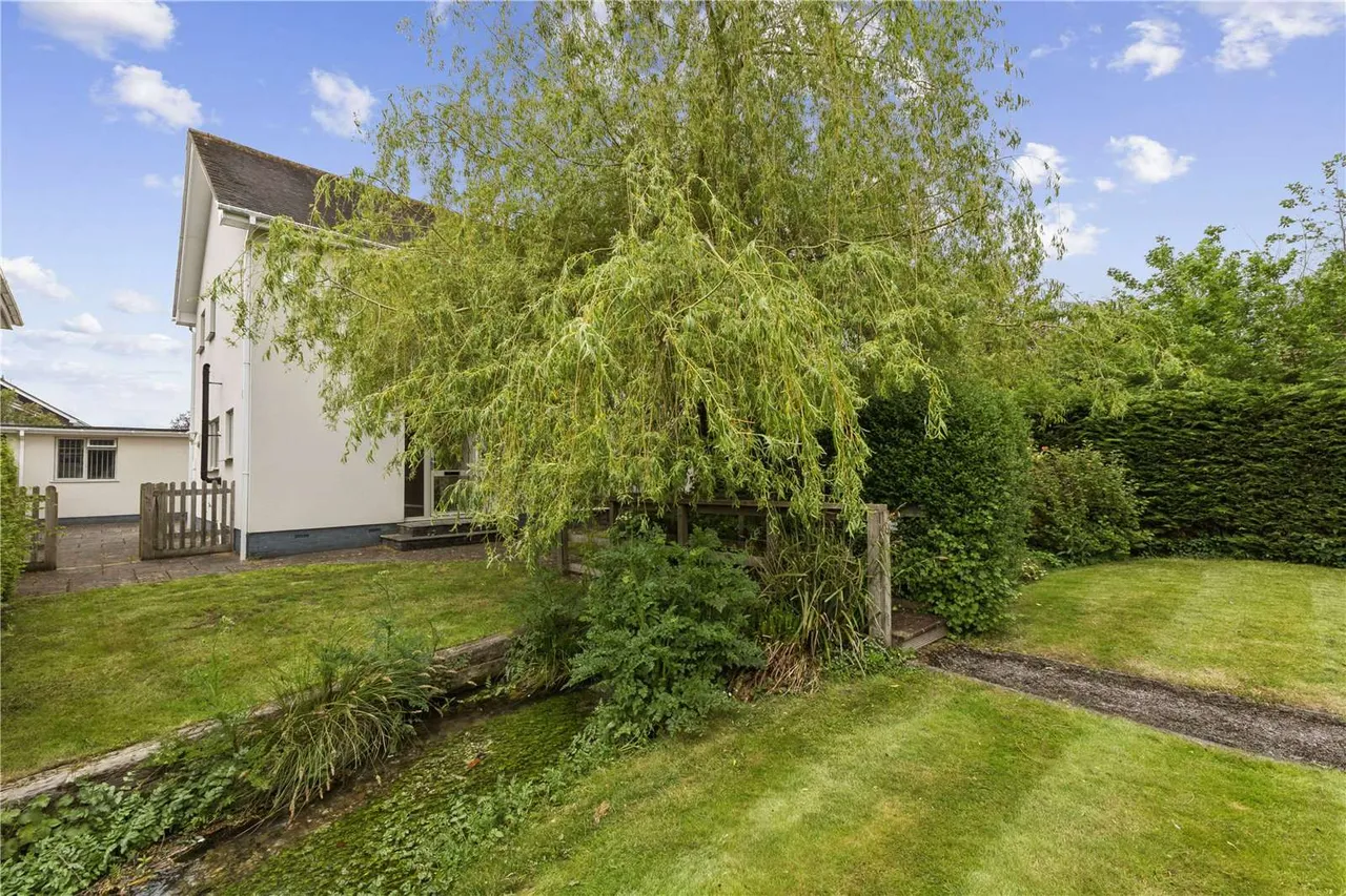 Nelson Close, Stockbridge, SO20, photo 2