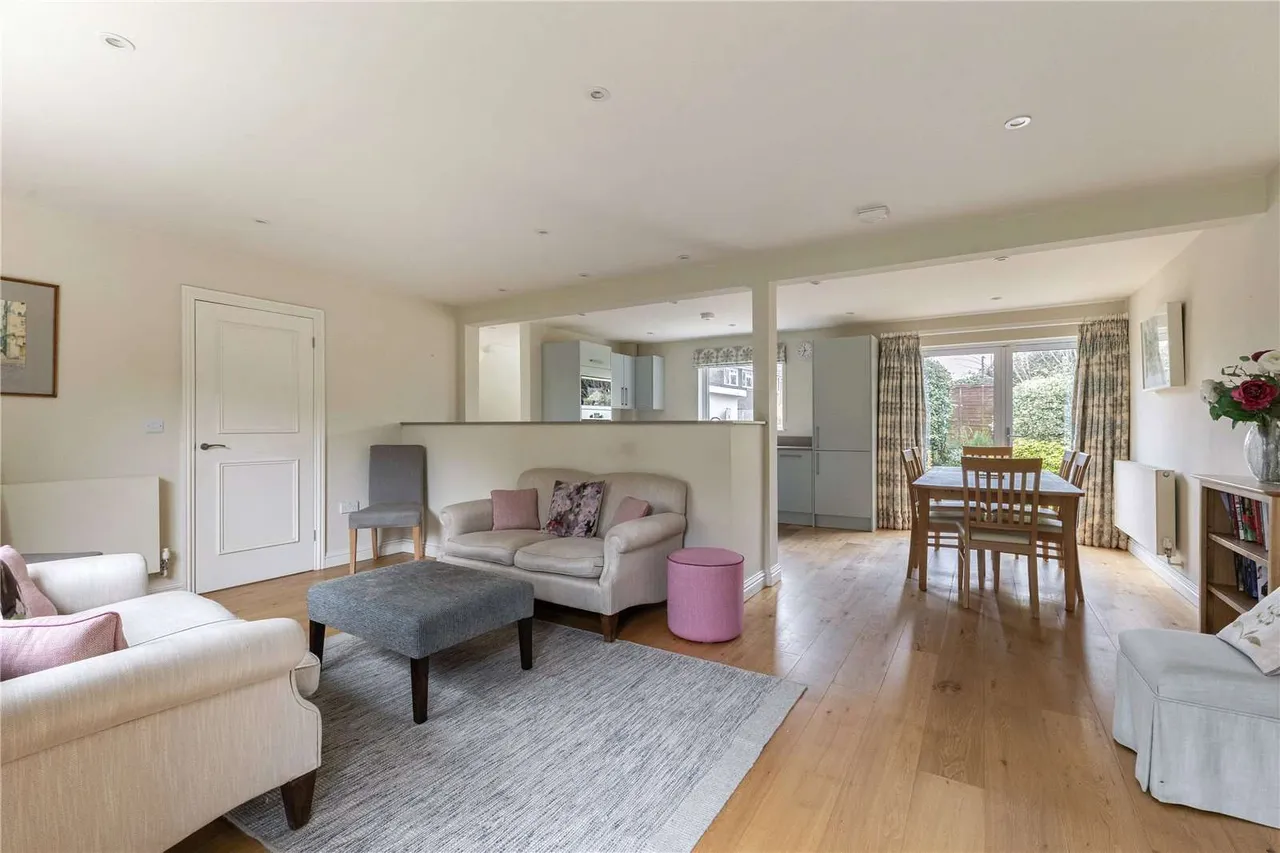 Nelson Close, Stockbridge, SO20, photo 4