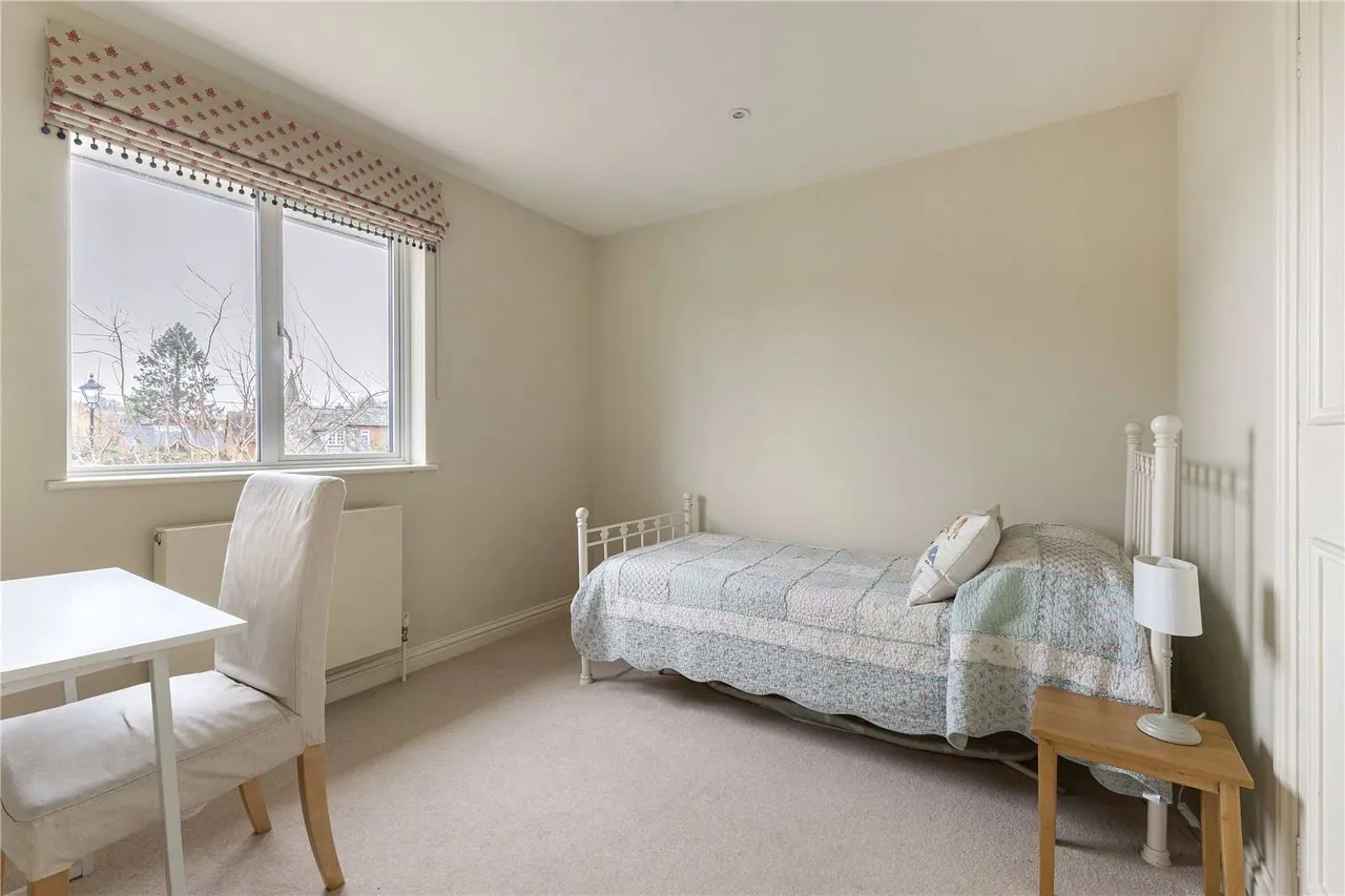 Nelson Close, Stockbridge, SO20, photo 12