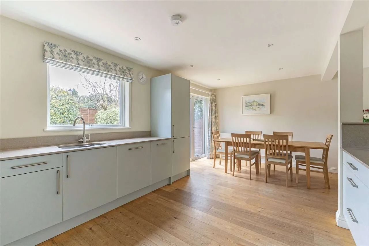 Nelson Close, Stockbridge, SO20, photo 5