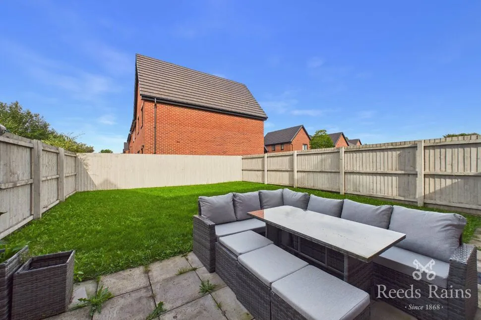 Broadway, Hyde, SK14, photo 6