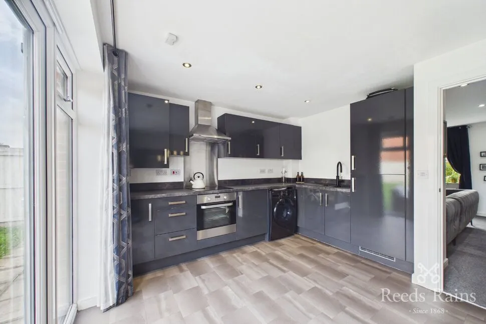 Broadway, Hyde, SK14, photo 5