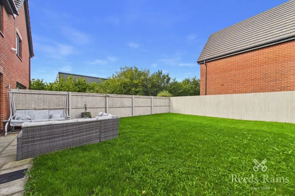 Broadway, Hyde, SK14, photo 18