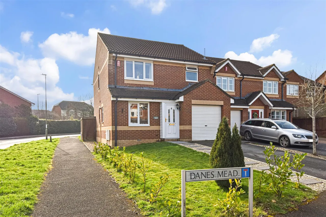 3 bed house for sale, Danes Mead, Cullompton