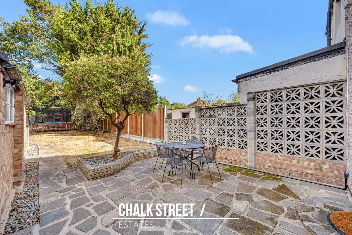 Standen Avenue, Hornchurch, RM12, photo 15