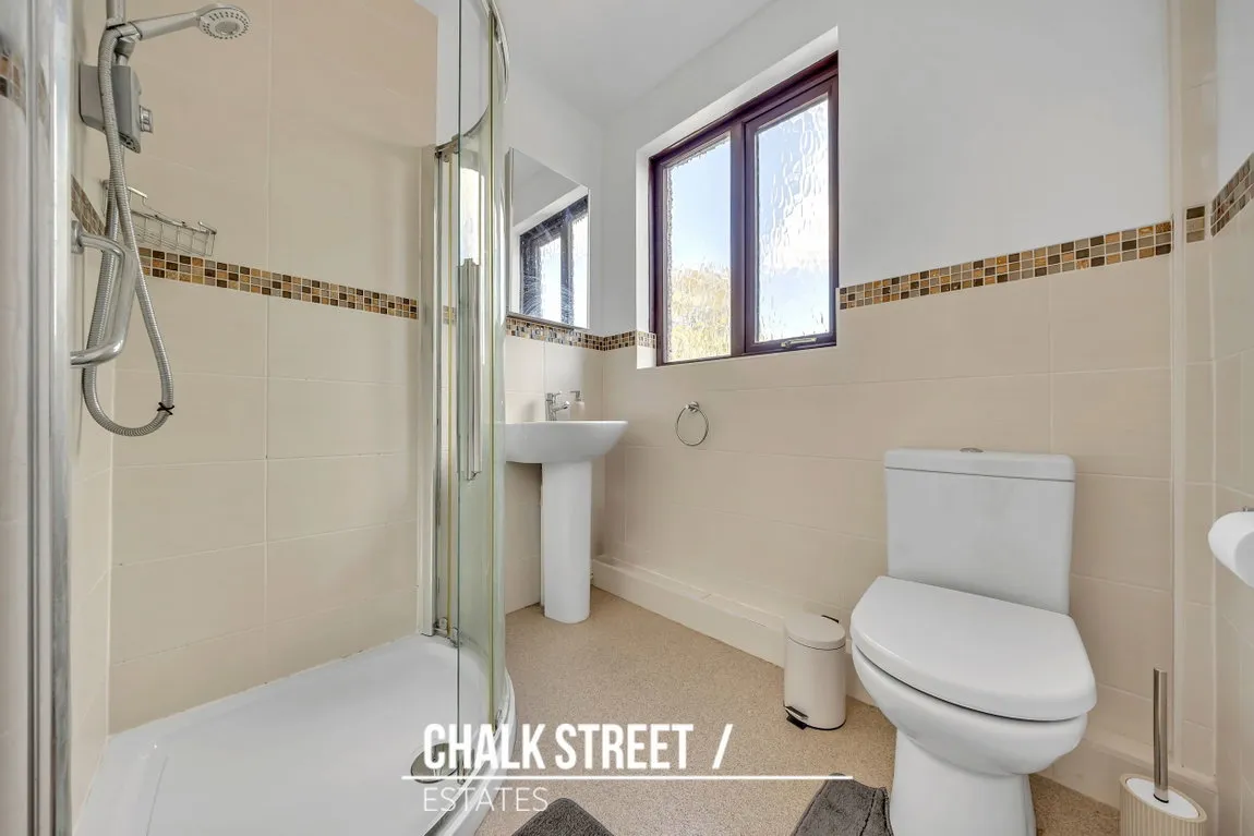 Standen Avenue, Hornchurch, RM12, photo 14
