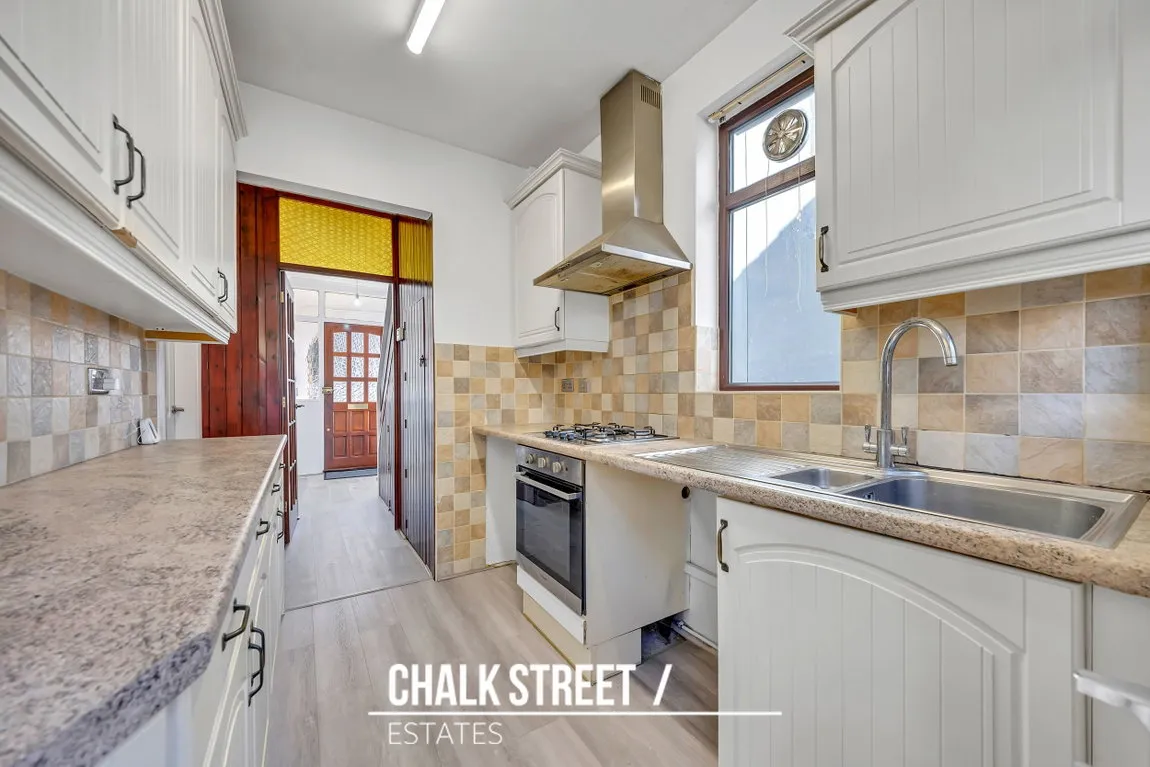 Standen Avenue, Hornchurch, RM12, photo 8