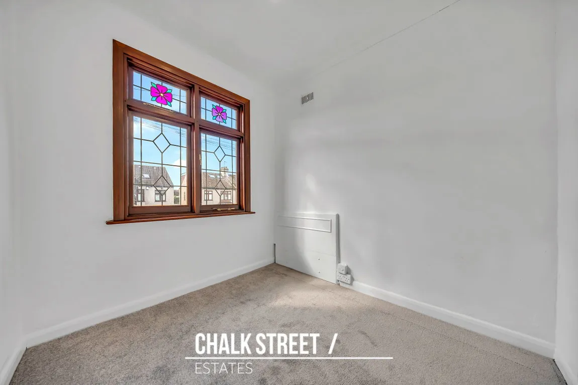 Standen Avenue, Hornchurch, RM12, photo 12