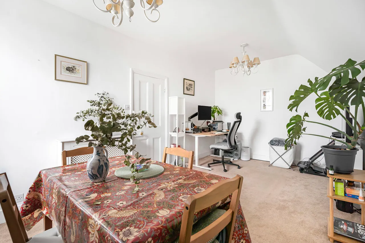 Avenue Crescent, London, W3, photo 13