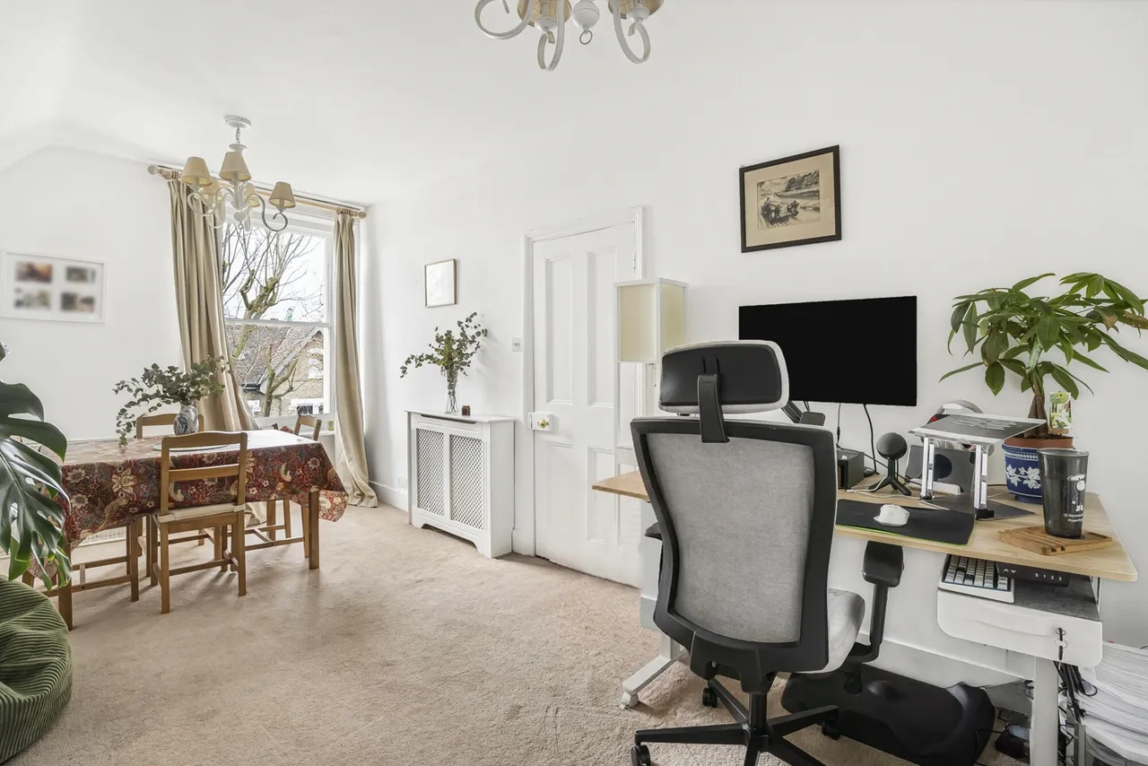 Avenue Crescent, London, W3, photo 12