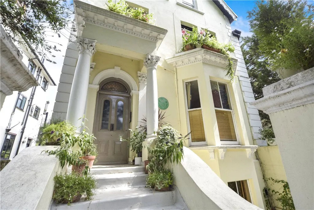 Avenue Crescent, London, W3, photo 24