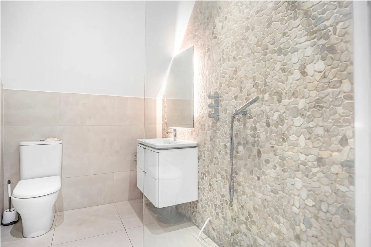 Avenue Crescent, London, W3, photo 21