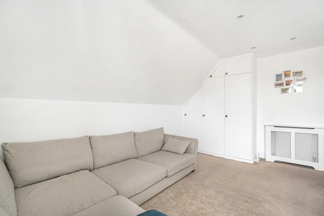 Avenue Crescent, London, W3, photo 8