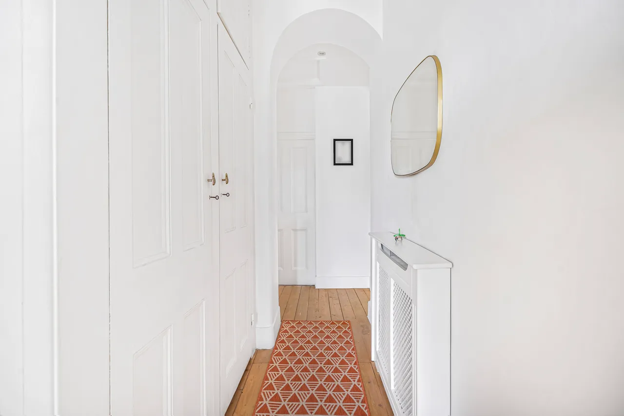 Avenue Crescent, London, W3, photo 18