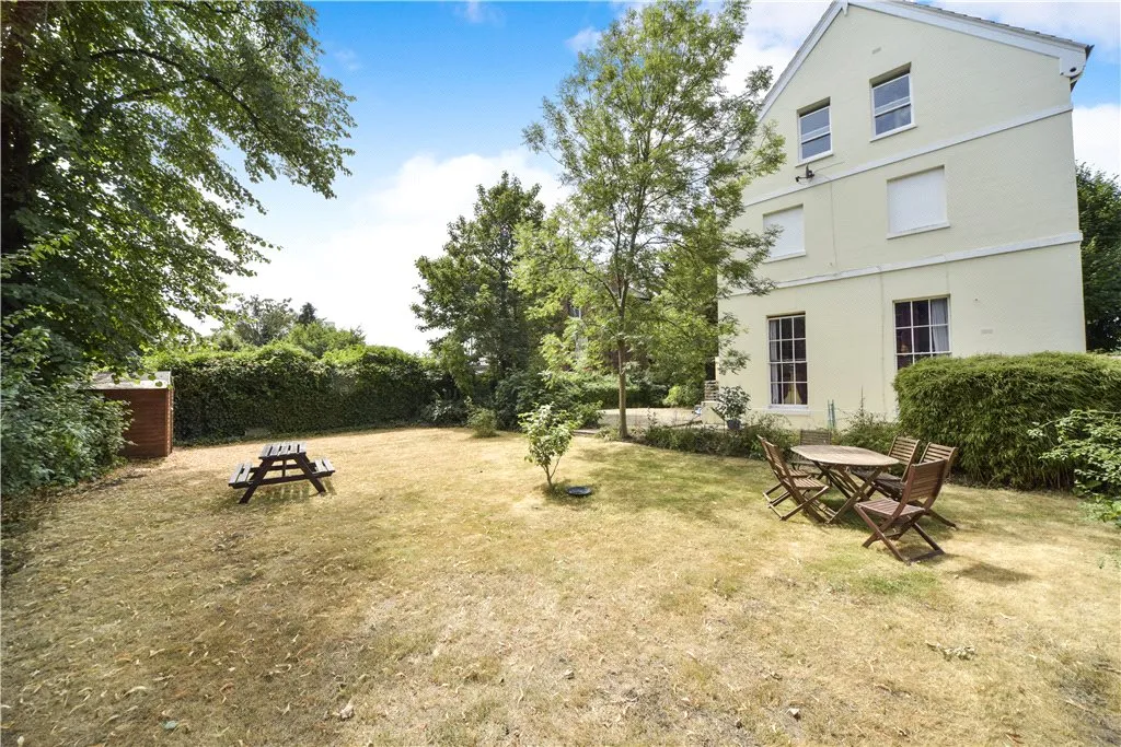 Avenue Crescent, London, W3, photo 23