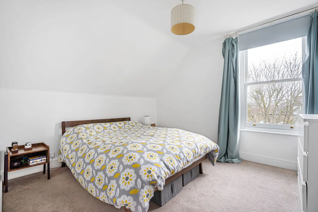 Avenue Crescent, London, W3, photo 4