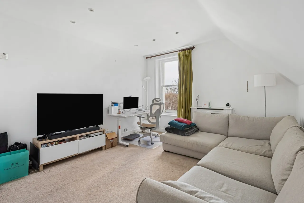Avenue Crescent, London, W3, photo 6