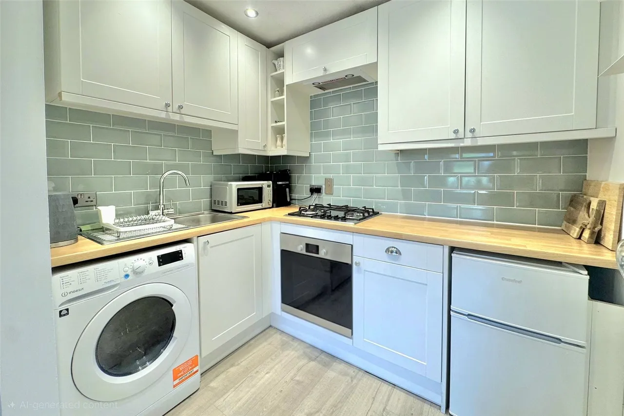 Pear Tree Court, The Maultway North, GU15, photo 3