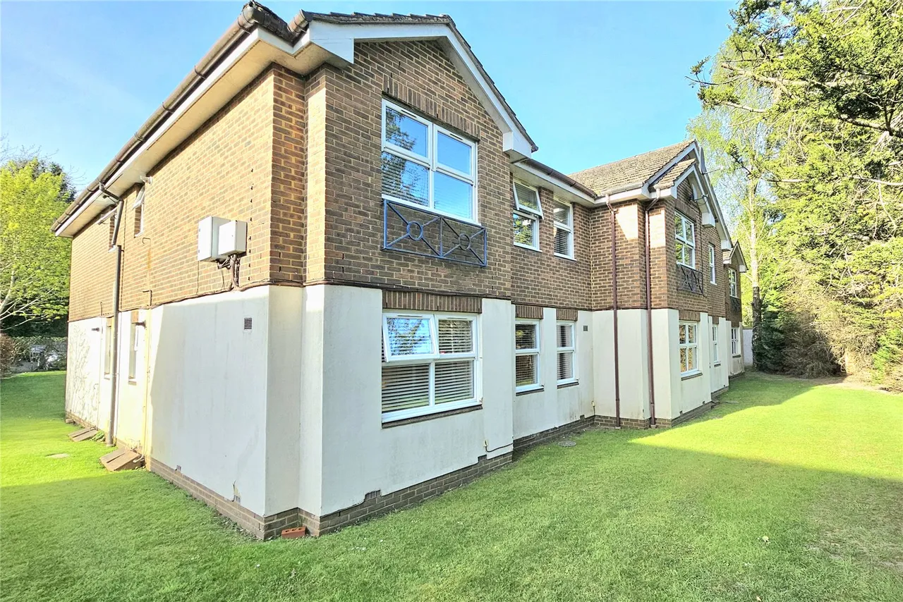 Pear Tree Court, The Maultway North, GU15, photo 7