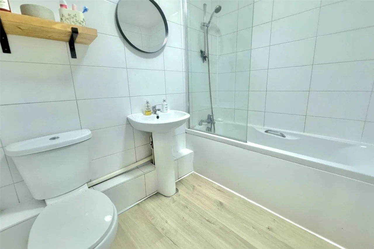 Pear Tree Court, The Maultway North, GU15, photo 6