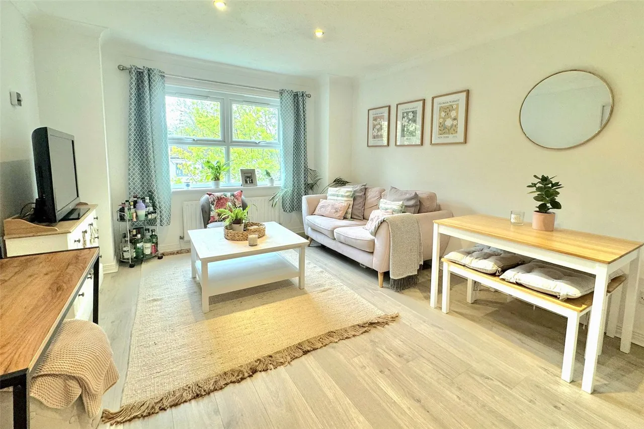 Pear Tree Court, The Maultway North, GU15, photo 2