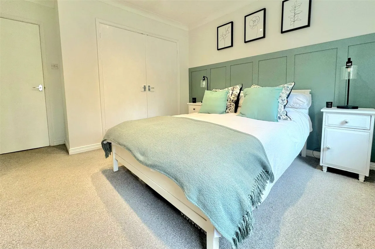 Pear Tree Court, The Maultway North, GU15, photo 5