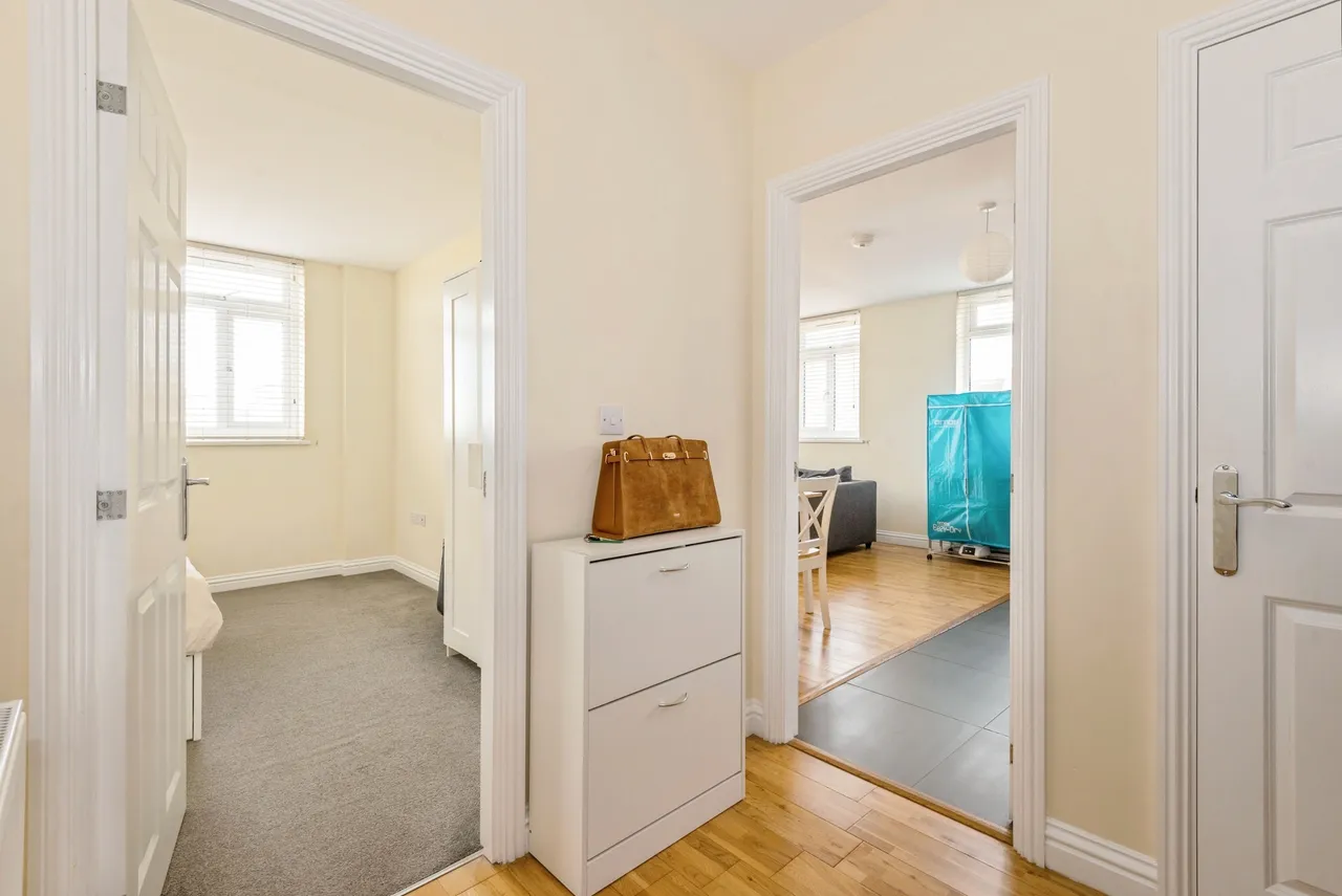 Springfield Road, Horsham, RH12, photo 4