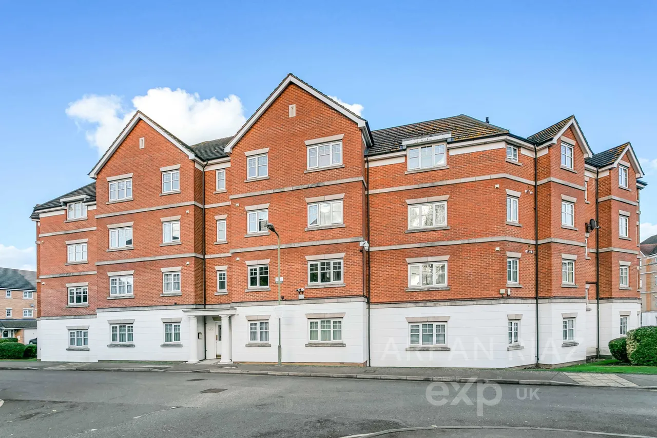 2 bed flat to rent — Clarinet Court, Symphony Close, Edgware, London, HA8