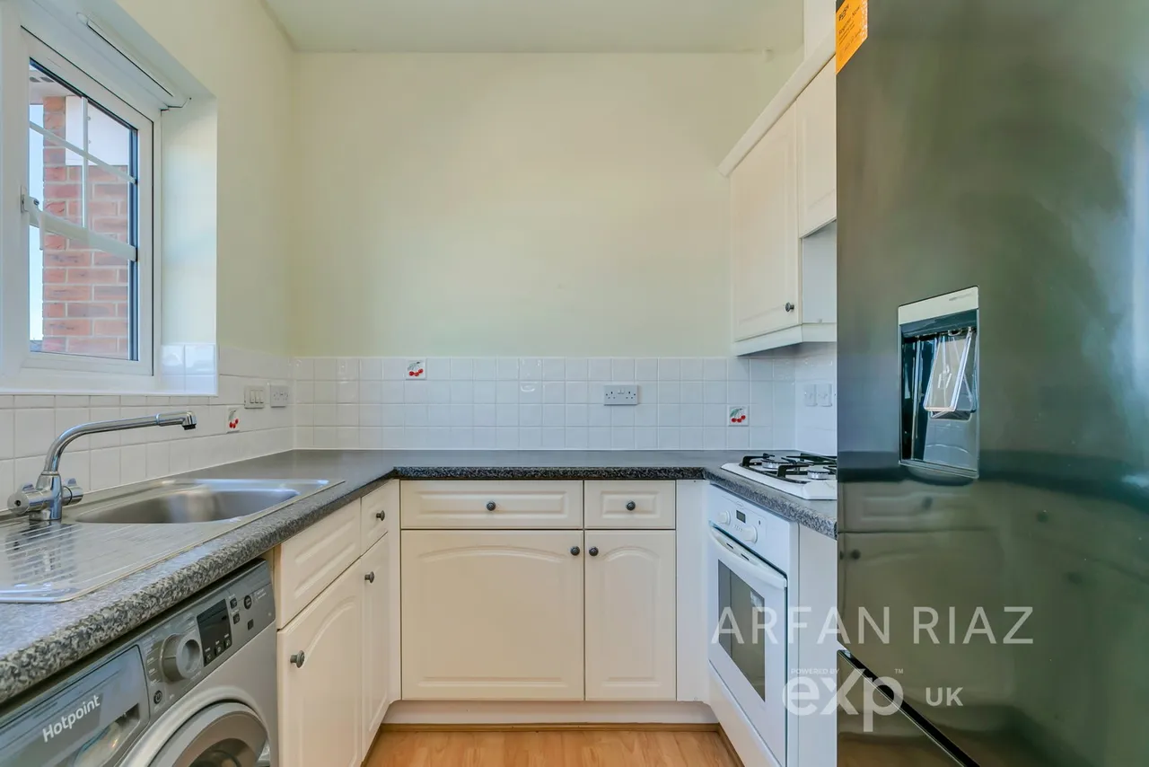 Clarinet Court, Symphony Close, Edgware, London, HA8, photo 5