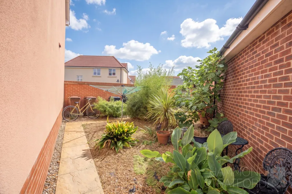 Bennett Crescent, Hethersett, photo 23