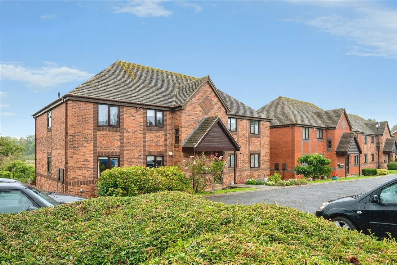 2 bed flat for sale, Holioake Drive, Warwick, CV34