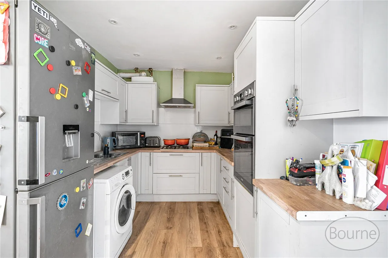 Bunyard Drive, Sheerwater, GU21, photo 2