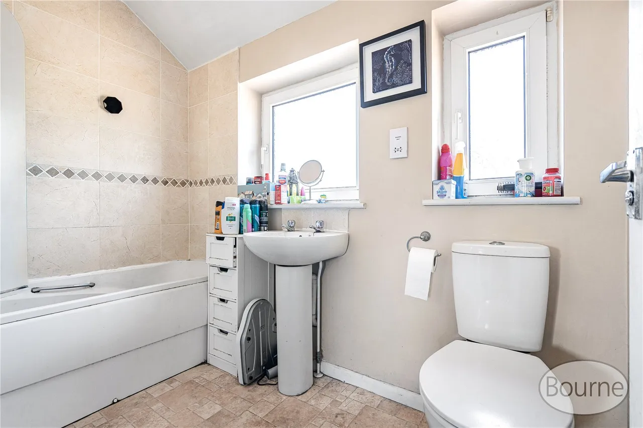 Bunyard Drive, Sheerwater, GU21, photo 12