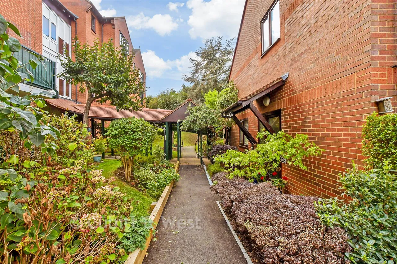 London Road, Uckfield, TN22, photo 2