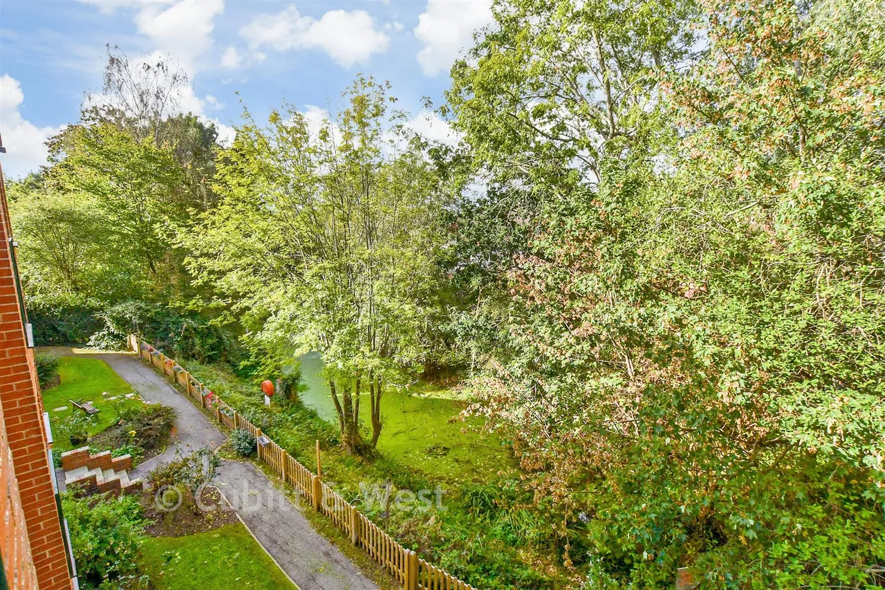 London Road, Uckfield, TN22, photo 3