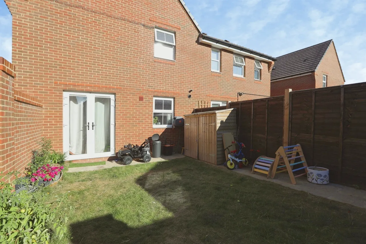 Laxtons Crescent, Borden, Sittingbourne, photo 11