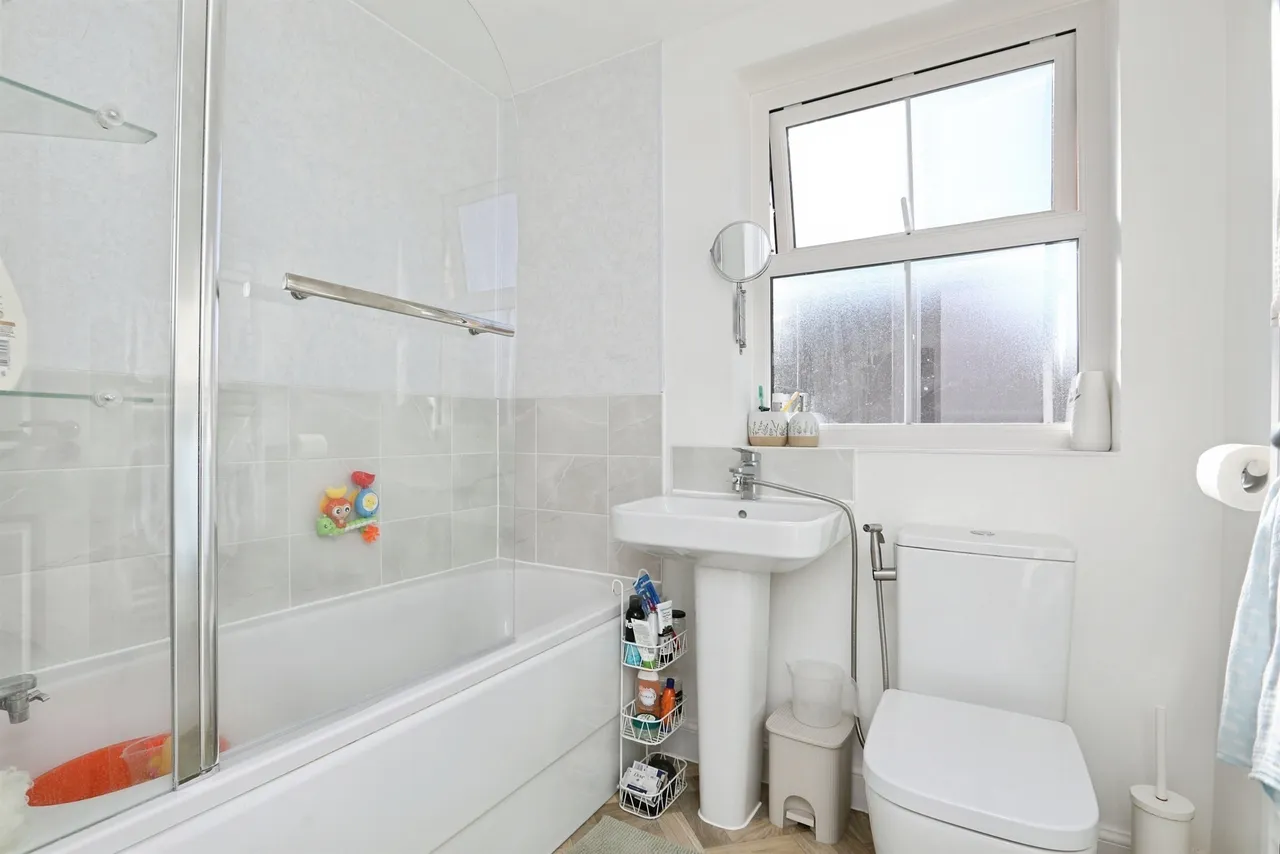 Laxtons Crescent, Borden, Sittingbourne, photo 9