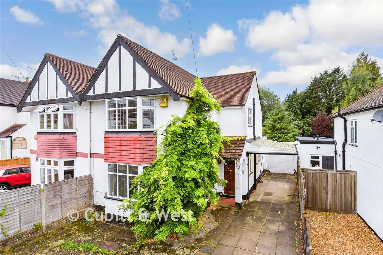3 bed house for sale, Ashurst Road, Tadworth, KT20