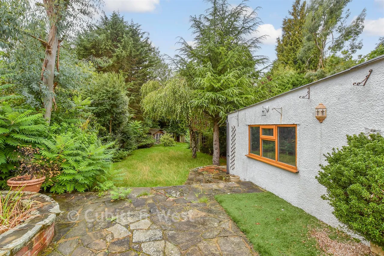 Ashurst Road, Tadworth, KT20, photo 18