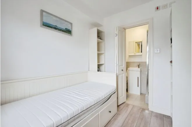 Gadesden Road, Epsom, photo 11