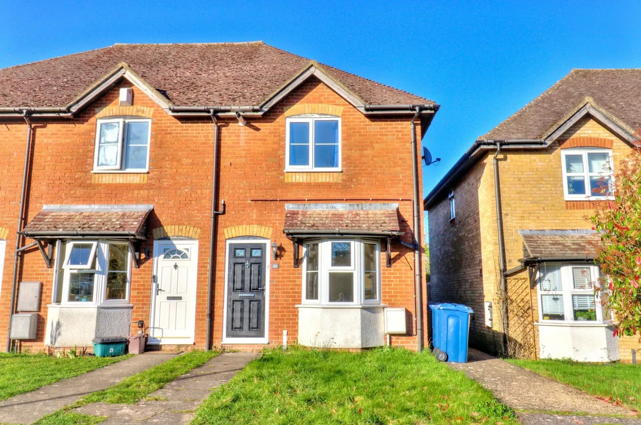 2 bed house for sale, Gardens Close, Stokenchurch, HP14
