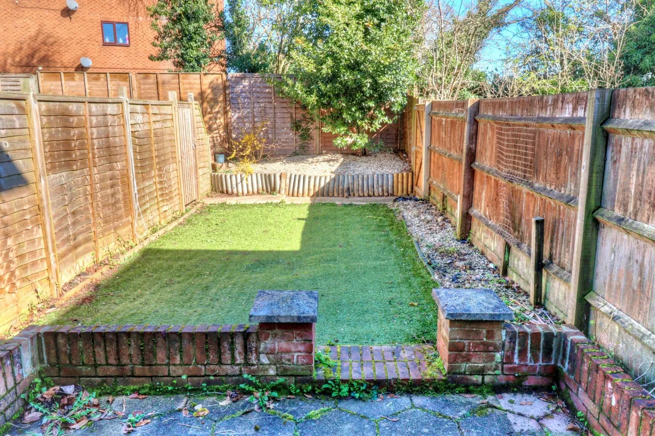 Gardens Close, Stokenchurch, HP14, photo 9