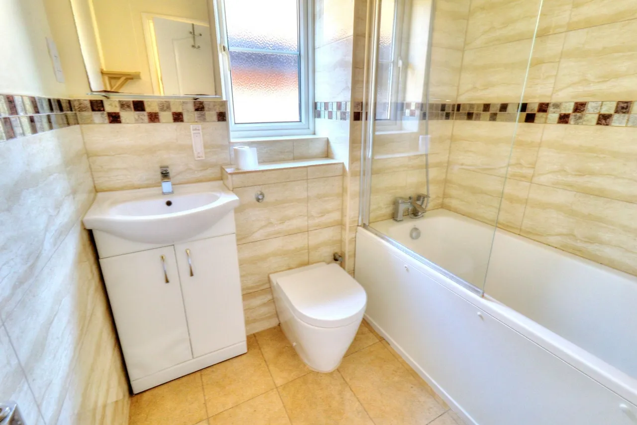 Gardens Close, Stokenchurch, HP14, photo 6