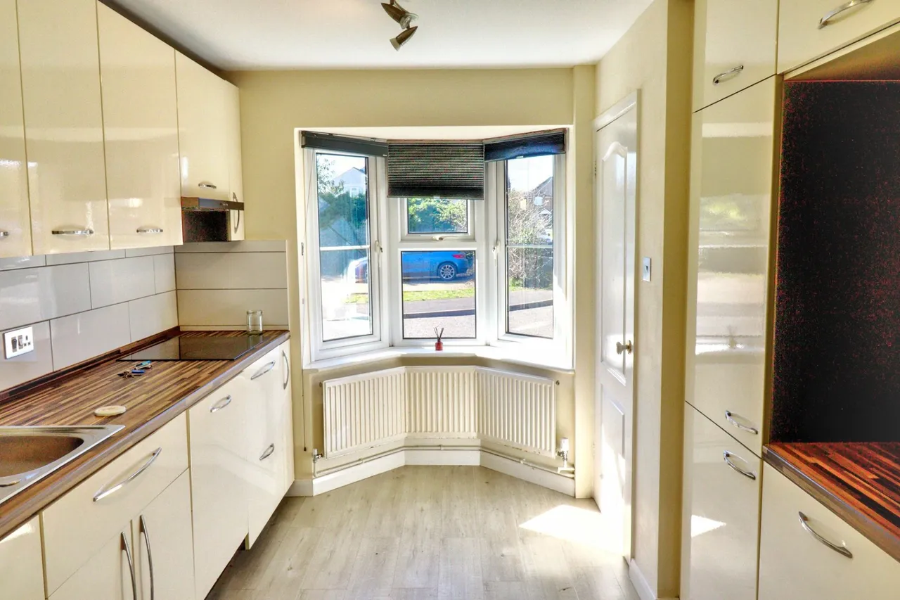 Gardens Close, Stokenchurch, HP14, photo 3