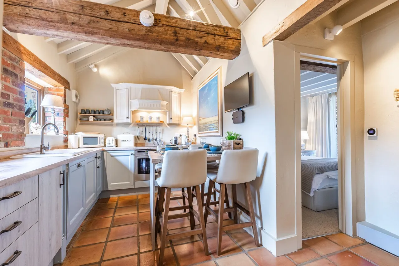 Beautifully Renovated Brick and Flint, photo 4