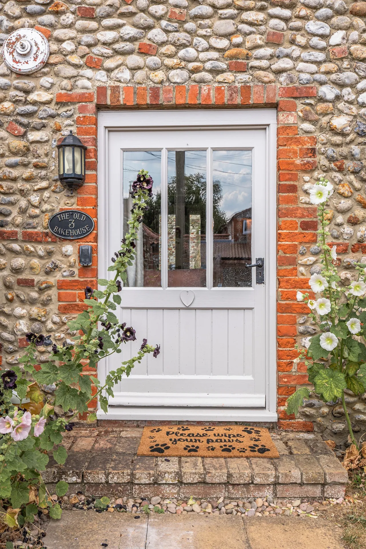 Beautifully Renovated Brick and Flint, photo 15