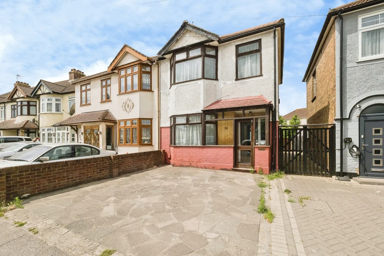3 bed house for sale — South End Road, Rainham, RM13