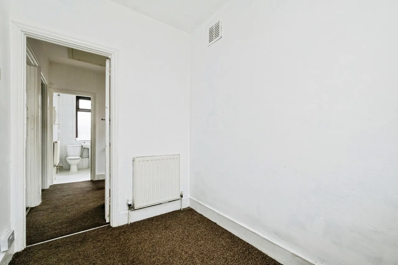 South End Road, Rainham, RM13, photo 24