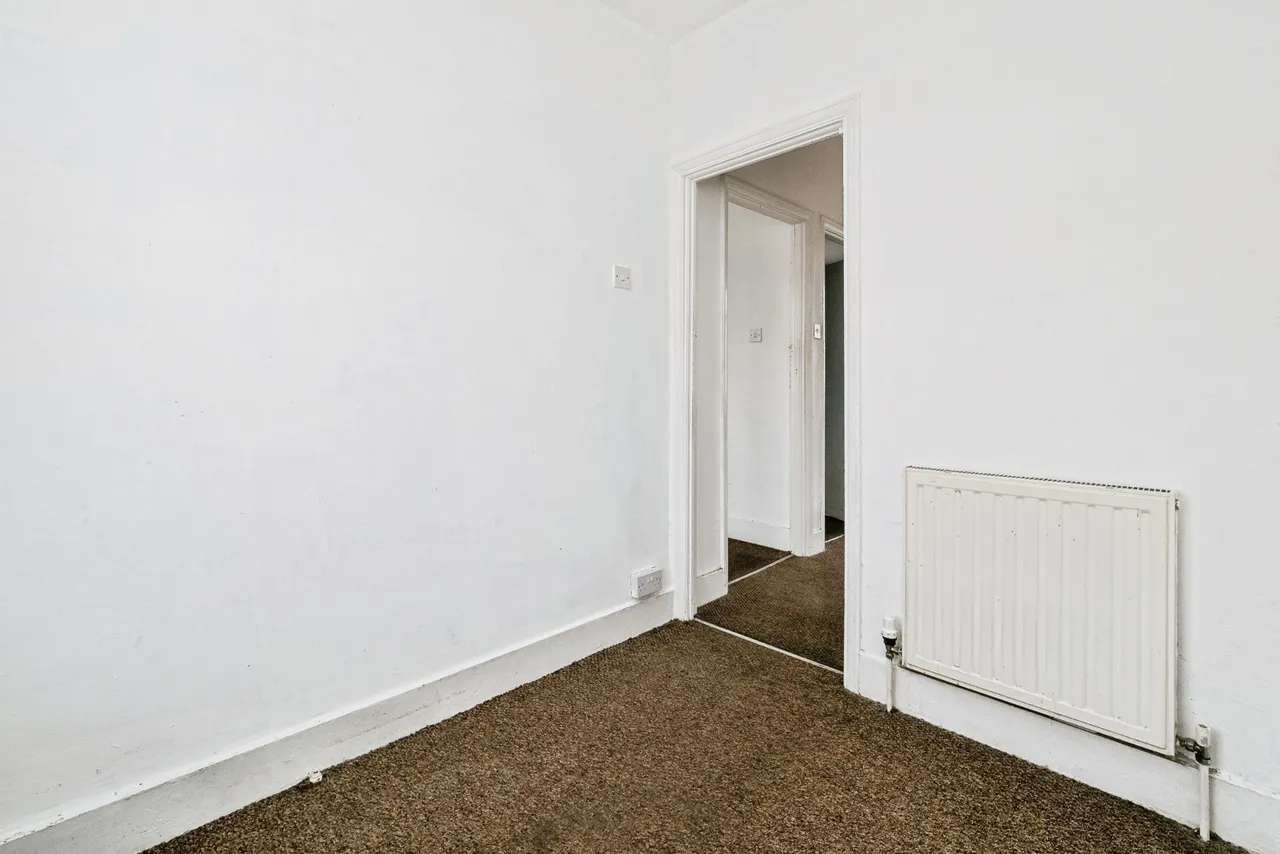 South End Road, Rainham, RM13, photo 39