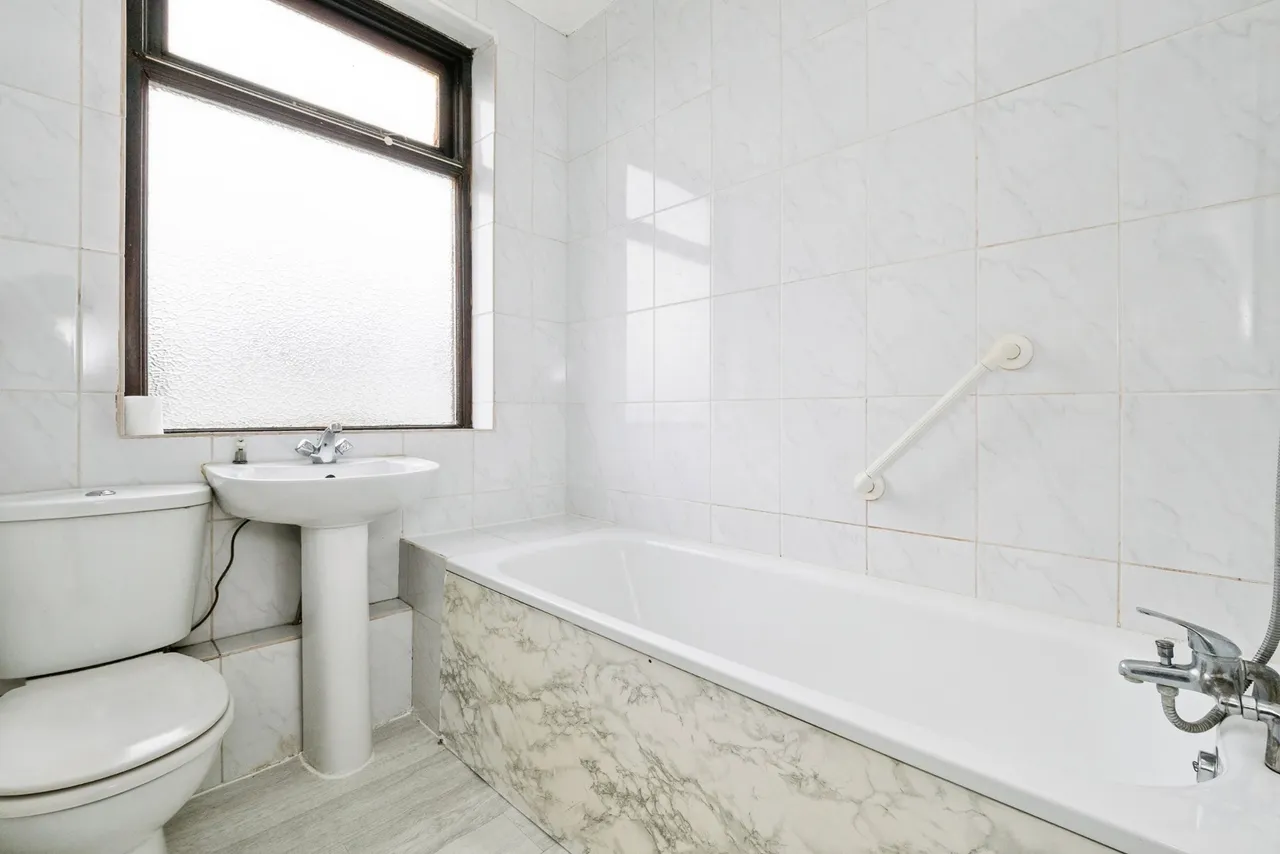 South End Road, Rainham, RM13, photo 10